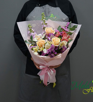 Букет из кремовых роз и орхидеи Фото 394x433